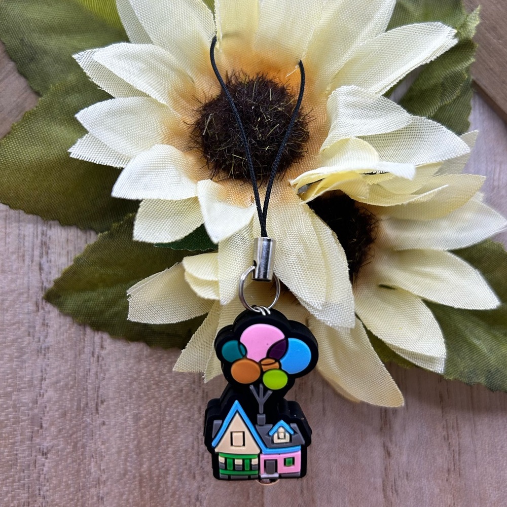 Movie Up 🎈 Phone Charm